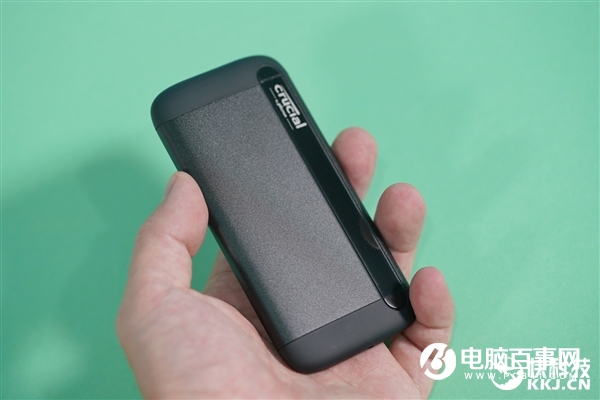 速度達1GB/s！英睿達X8移動SSD 2TB圖賞：4寸手機大小