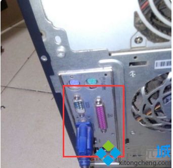 電腦主機(jī)與顯示器連接示意圖 電腦顯示器安裝步驟圖