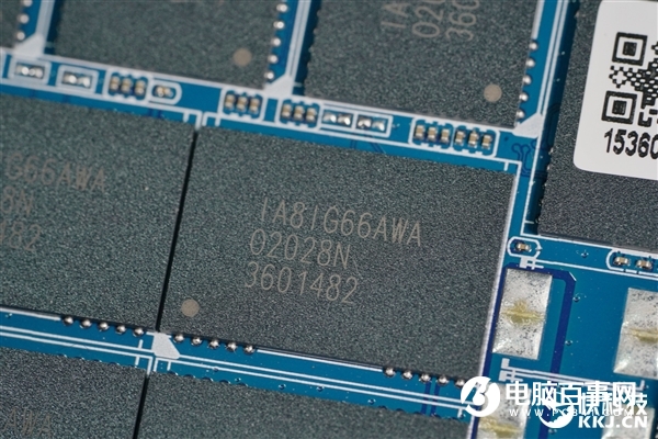19999元！影馳16TB企業級SSD拆解圖賞 16顆存儲芯片太壯觀