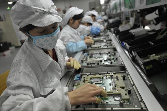 鴻海精密將與亞馬遜 AWS 進行車聯網軟硬整合