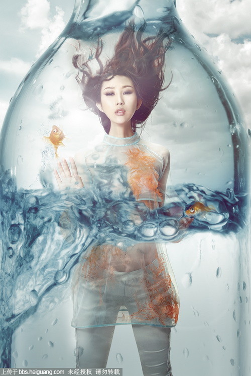 PS創意合成玻璃瓶中被水淹沒的美女