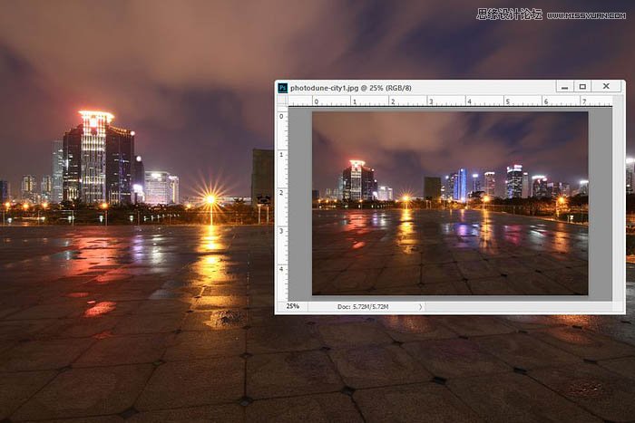用ps給歐美打傘的人像照片添加夜景效果