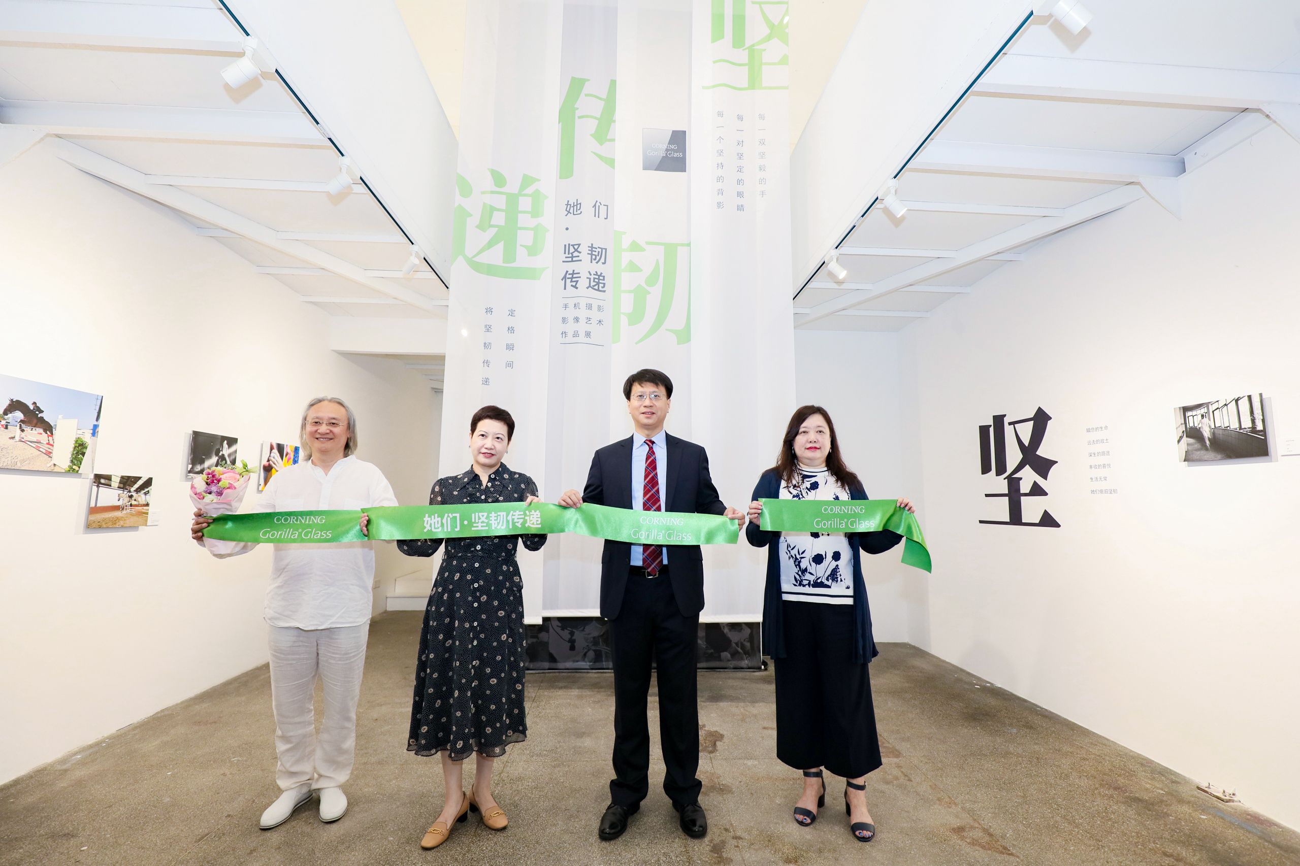 康寧大猩猩玻璃“她們·堅韌傳遞”主題攝影藝術展