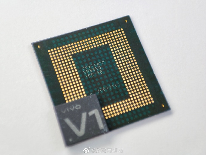 X70/Pro 系列首發采用，vivo 自研 V1 ISP 芯片曝光，大小對比驍龍 888