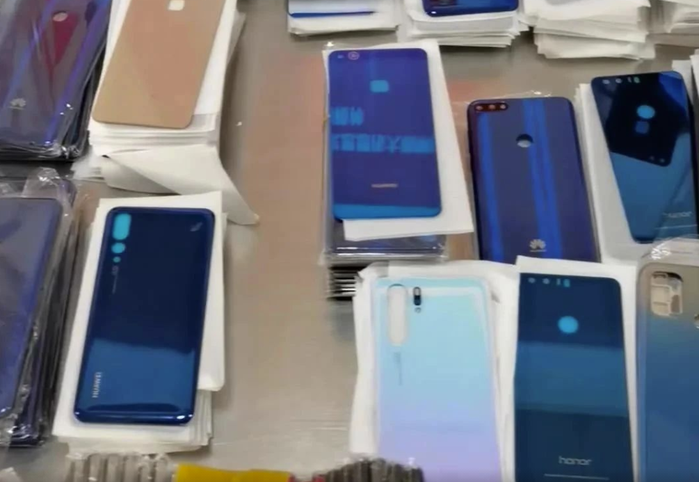 侵權(quán)華為、榮耀、小米、OPPO 等，海關(guān)查獲逾 5000 件手機(jī)后蓋及手機(jī)膜